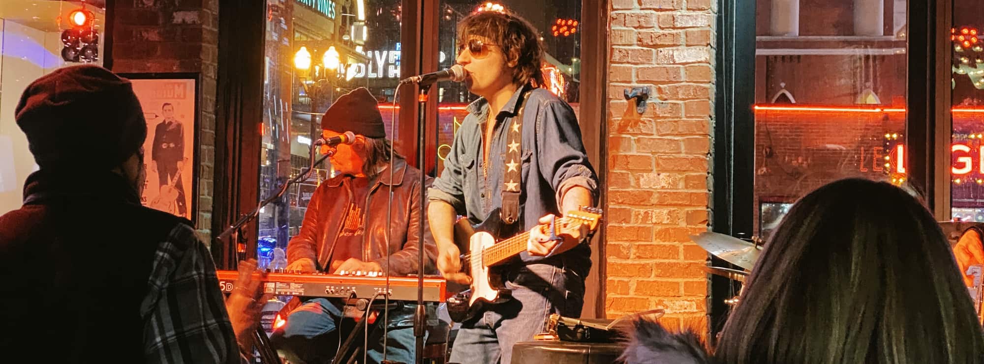 bar singer on guitar in Minneapolis